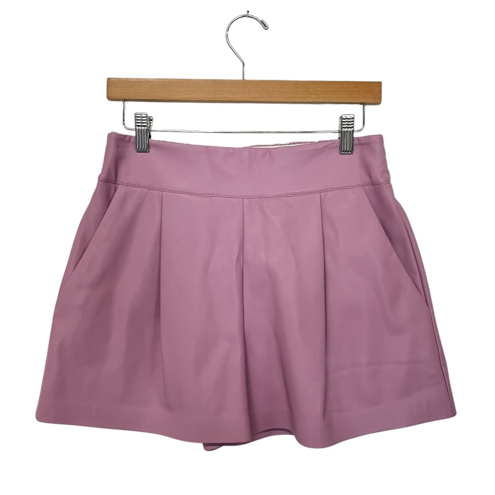 NWOT Susana Monaco | Pleated Short Lilac Faux Leather Solid Pull On M